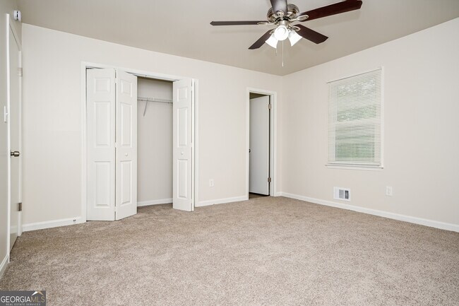 Building Photo - 40 Derby Country Dr