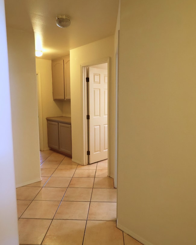 Building Photo - Spacious Beautiful 4-bedroom, 2-bath single-family home in Northwest Bakersfield, Move In Today!