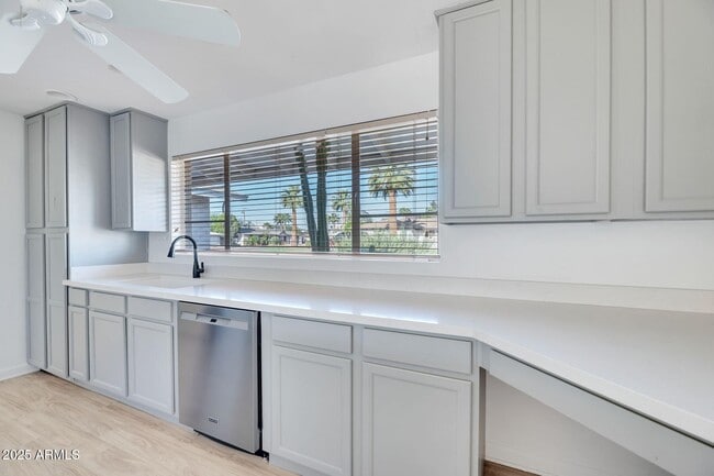 Building Photo - 4521 N 75th Pl