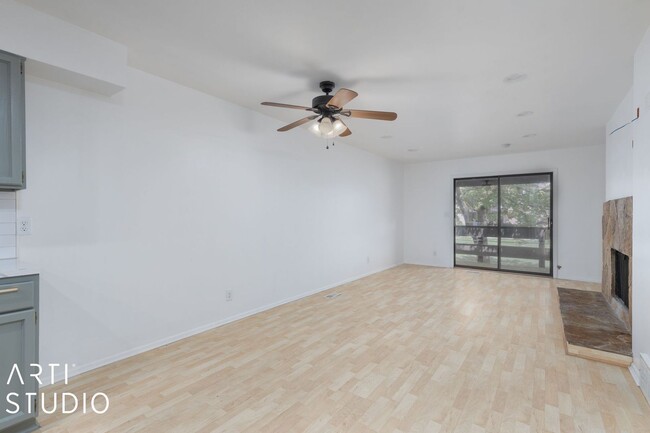 Building Photo - Fully Renovated 4-Bedroom Townhome in Prim...
