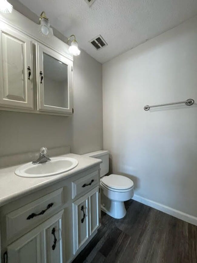 Building Photo - 4229 Briarwood Dr