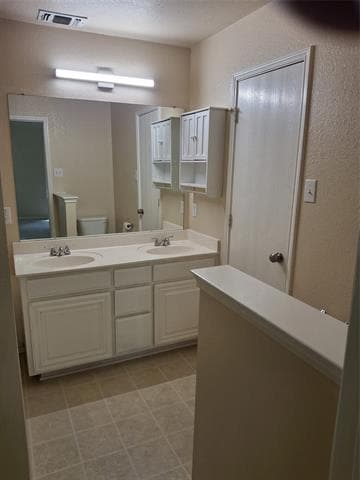 Building Photo - 2421 Collier Dr