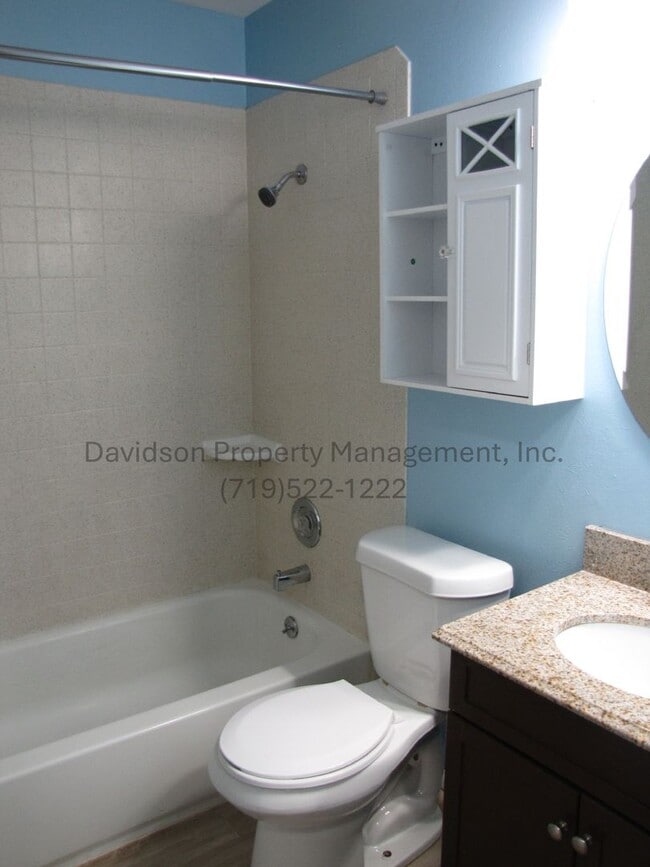 Building Photo - Updated 5 Bedroom House in Central Colorad...