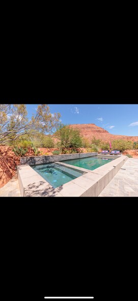 Building Photo - 384 W Brittlebush Way