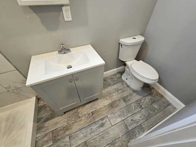 Building Photo - Coming Soon-4 Bedroom Townhome