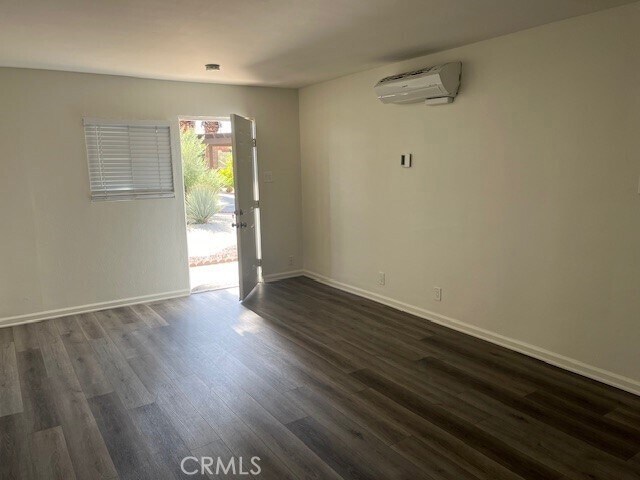 Building Photo - 36957 Melrose Dr