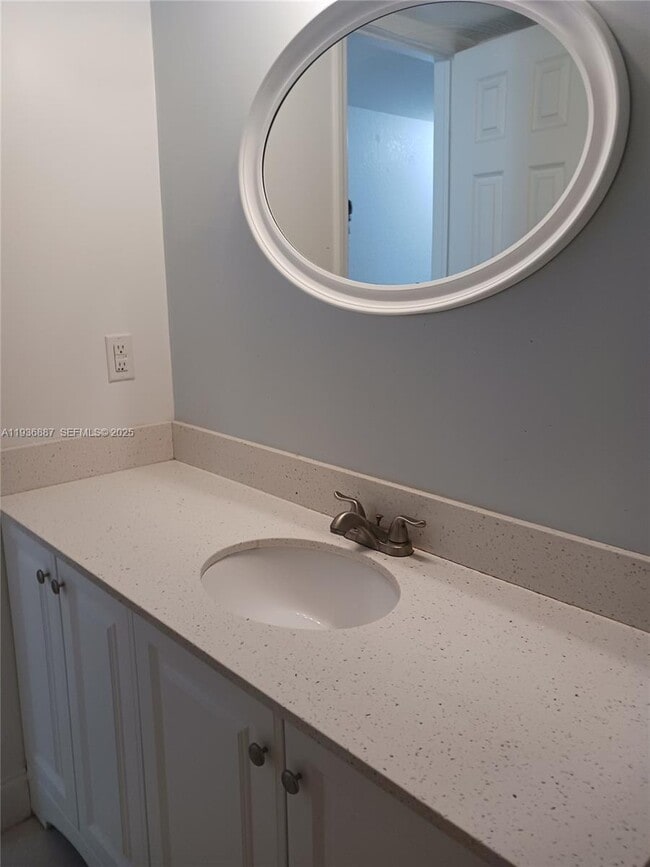 Building Photo - 405 Gardens Dr