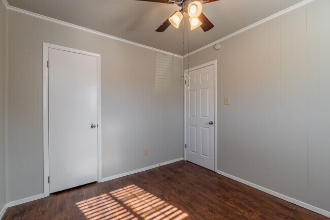 Building Photo - * Move-In Special * Beautiful 4 Bed / 3 Ba...