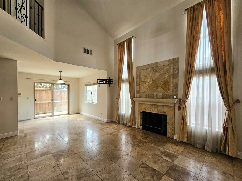 Building Photo - 774 Ada St