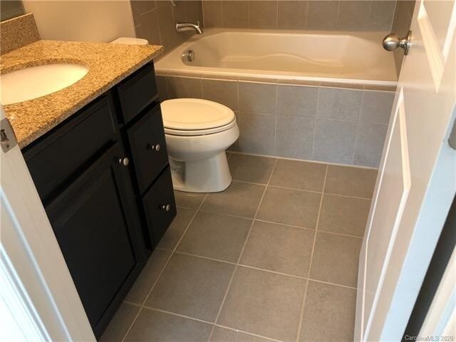 Building Photo - 2501 Silverthorn Dr