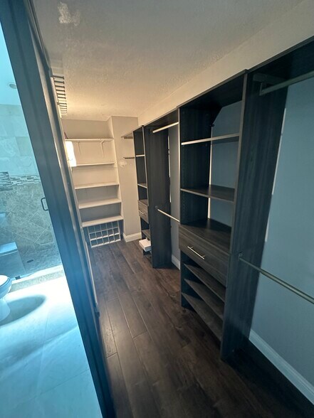 Building Photo - 4176 Minnecota Dr