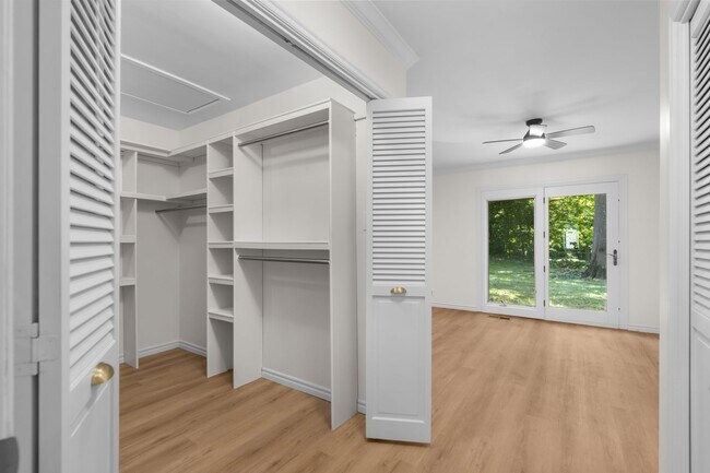 Building Photo - Totally renovated open concept with vaulted ceilings