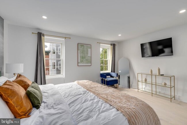 Building Photo - 528 N 22nd St