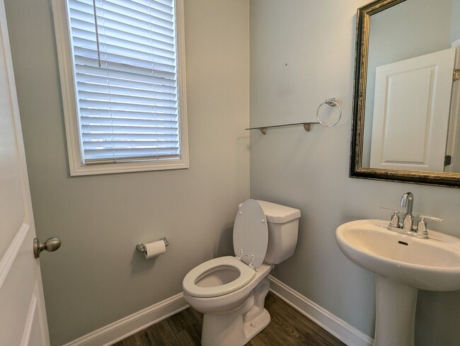 Building Photo - 2 Planters Pl