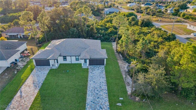 Building Photo - 704 Homer Ave S