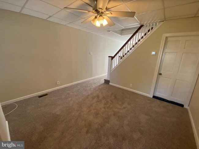 Building Photo - 238 E 6th Ave