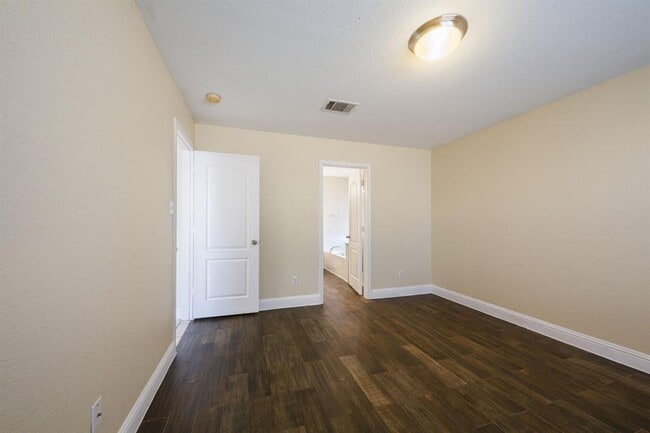 Building Photo - 3300 Etheredge Dr