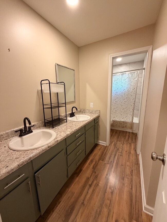 Building Photo - 3507 Camellia Cir