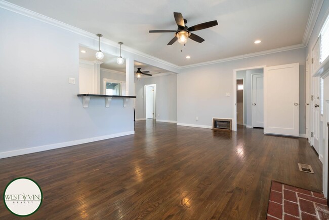 Building Photo - Gorgeous Single Story Home w/ Expansive Ba...