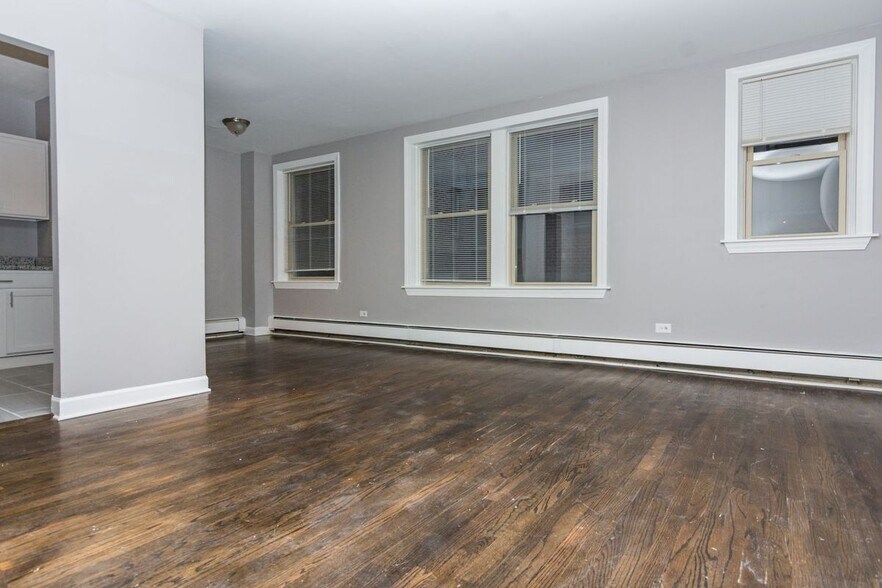 Building Photo - 7130 S Jeffery Blvd