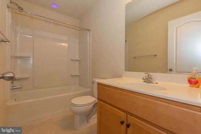 Building Photo - 440 Rumbling Rock Rd