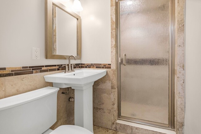 Building Photo - Spacious 4 BR/2.5 BA Single-Family Home in...