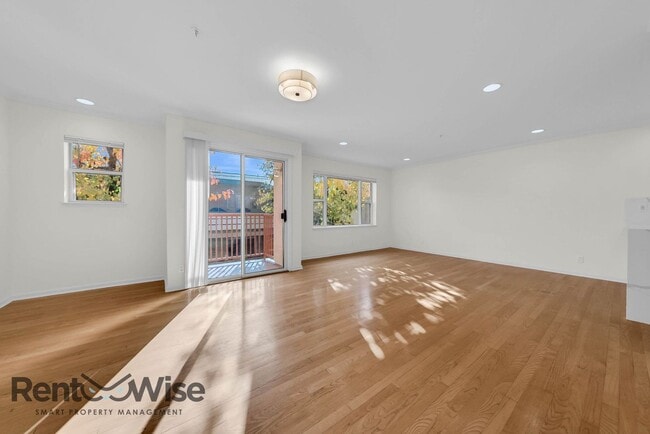 Building Photo - 734 Chestnut St