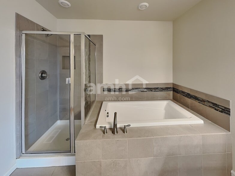 Building Photo - 9128 NE 167th Ct