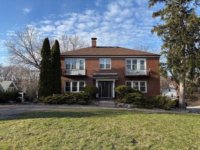 Building Photo - 632 Wingra St