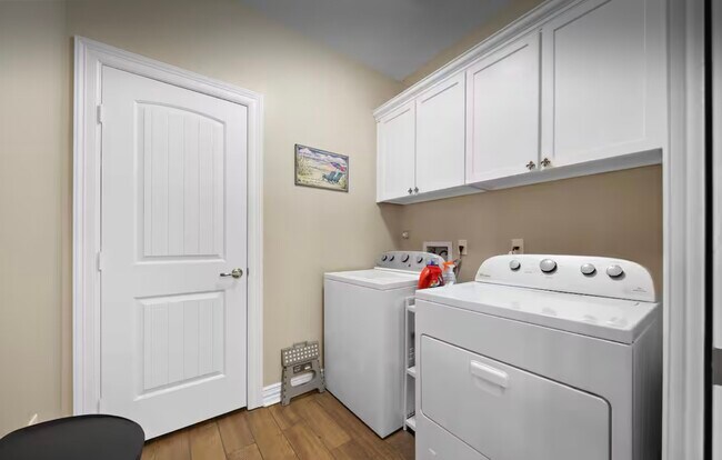 Building Photo - 806 Kipp Ave