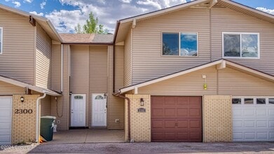 Building Photo - 3 Bedrooms, 2.5 Bathrooms, 1 Car Garage To...