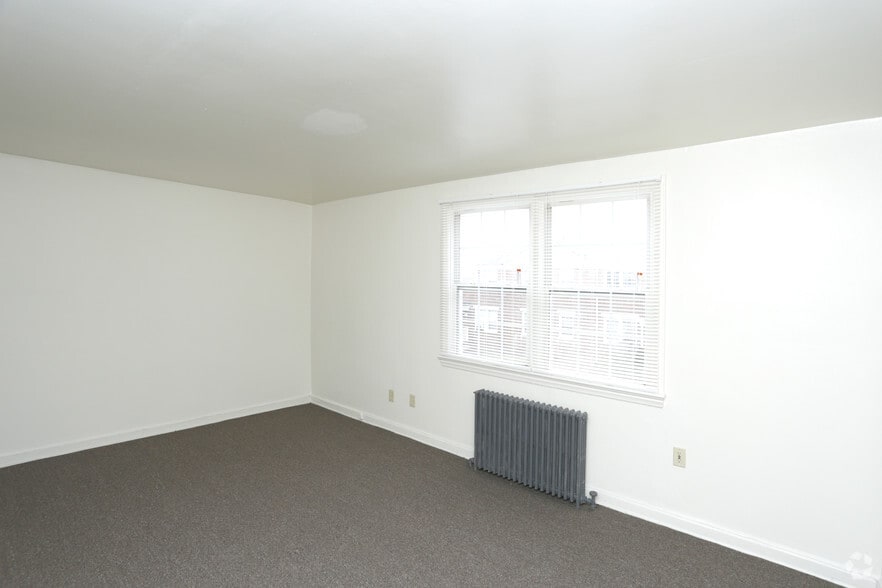 One Bedroom - Living Room - Welcome to Red Oak Apartments in Hamilton, New Jersey.