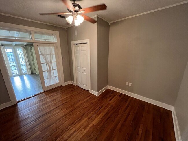 Building Photo - Vintage 3 Bedroom Home in historic University Gardens near LSU Lakes!