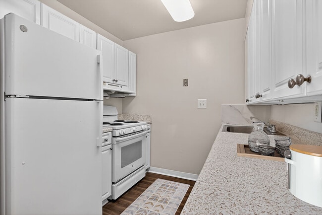 Building Photo - Brentwood Apartment Homes