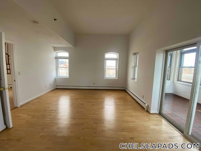 Building Photo - 37 Winnisimmet St