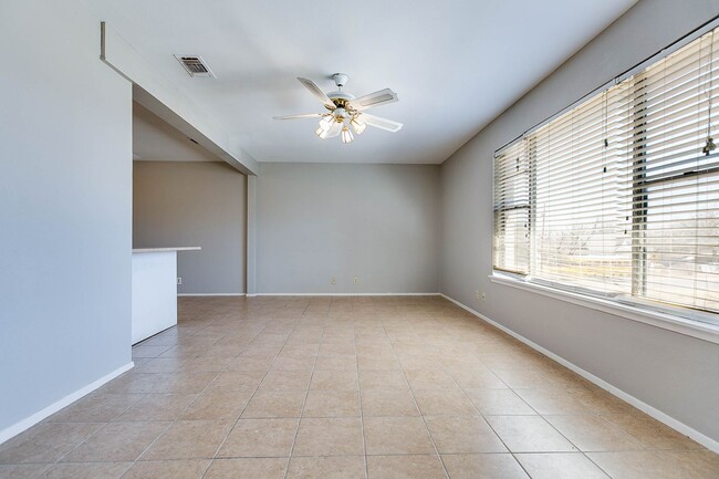 Building Photo - 1427 Austin St