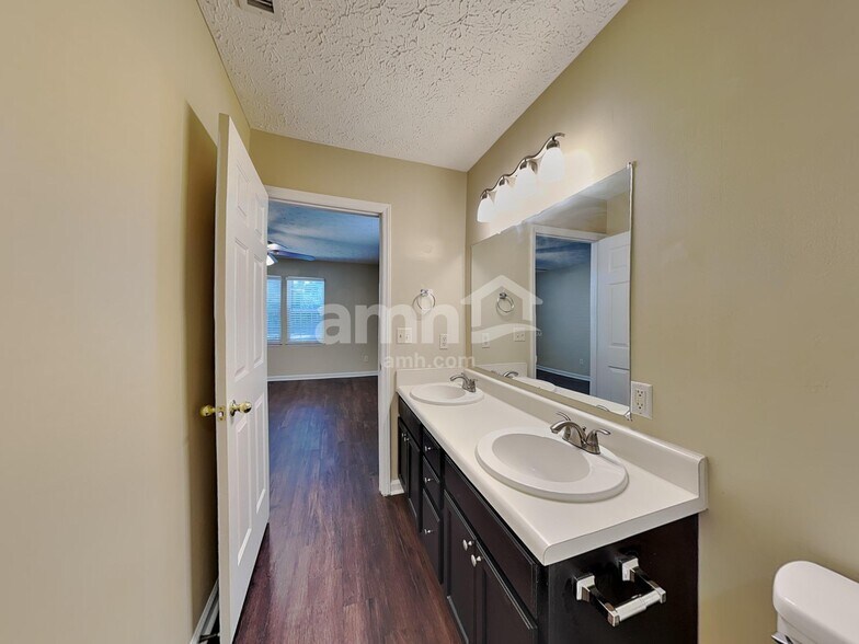 Building Photo - 6907 Havenwood Dr
