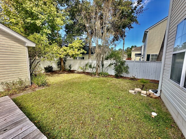 Building Photo - Spacious Four Bedroom Home in Westbury Park!