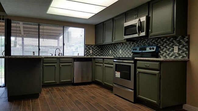 Building Photo - 15311 Camino Del Sol Dr