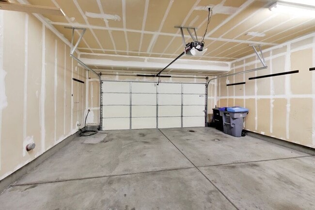 Building Photo - 485 Chagall St