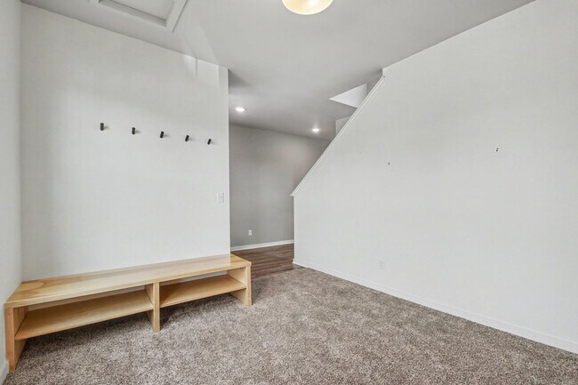 Building Photo - Modern 4 Bedroom House in Timnath