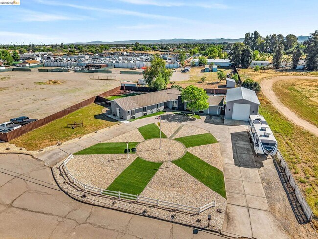 Building Photo - 59 Old Stagecoach Rd