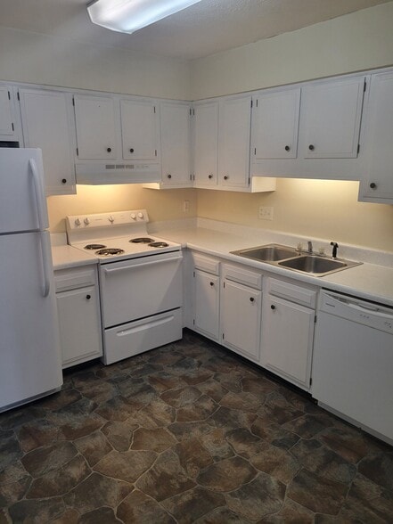 Building Photo - 500 Oxcart Rd
