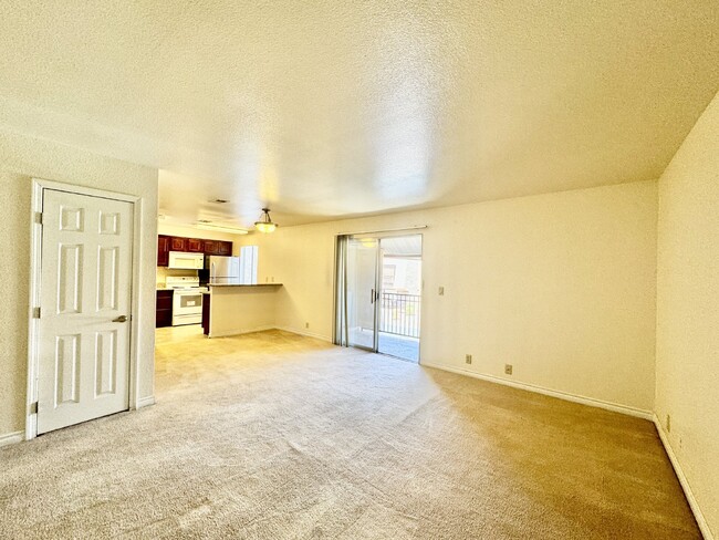 Primary Photo - Lovely 2 Bed, 2 Bath Upstairs Condo for Re...