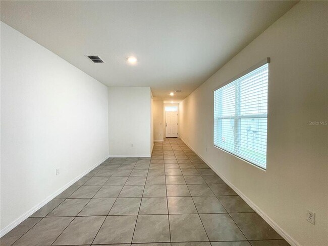 Building Photo - 35759 Sunflower Hl Dr