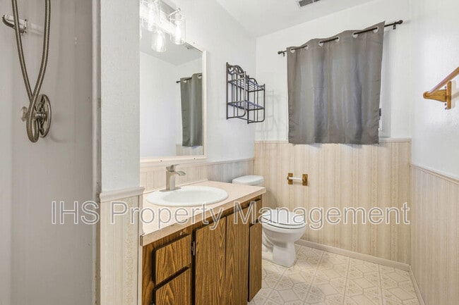 Building Photo - 603 N Conway Pl