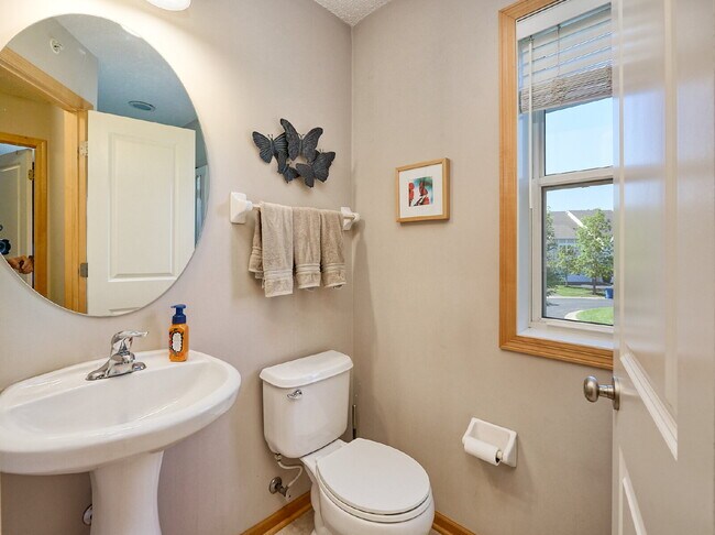 Building Photo - Spacious 4-Bedroom, 4 Bathroom Plymouth Townhouse with Cozy Fireplace - 2510 Sq Ft of Comfort!