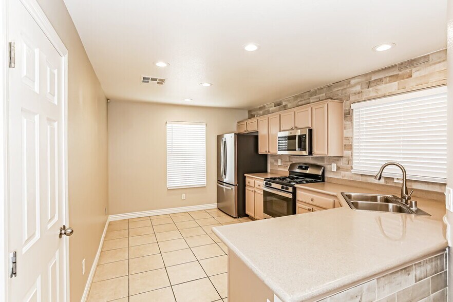 Building Photo - 8736 Water Bucket Ave