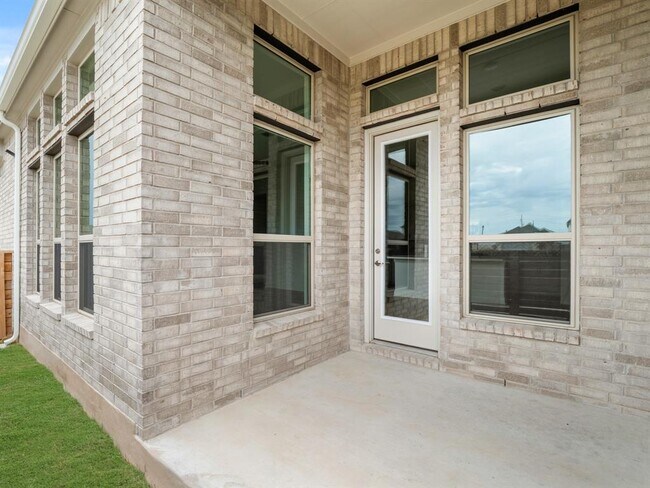 Building Photo - 100 Royal Fern Rd