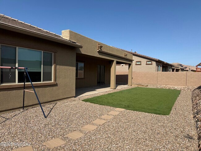 Building Photo - 1646 W Aristides St